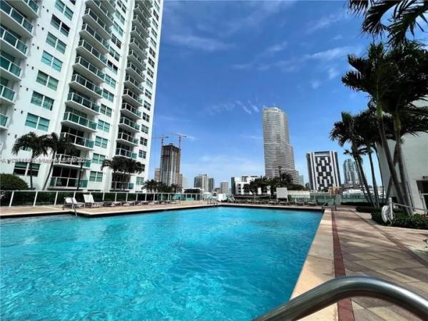 Brickell On The River