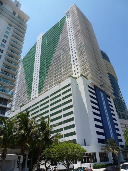 THE CLUB AT BRICKELL BAY