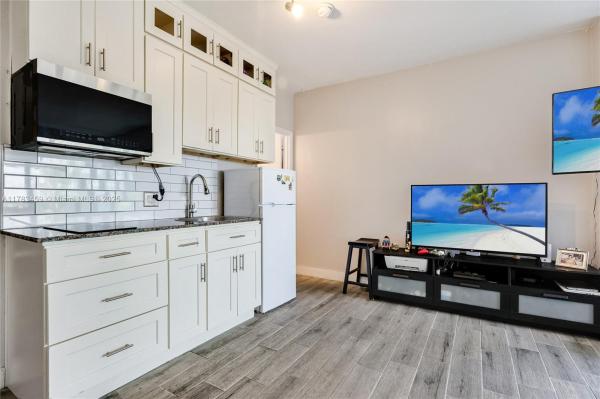 THE CASABLANCA CONDO