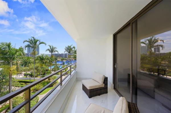 500 THREE ISLANDS BLVD #206, HALLANDALE BEACH, FL 33009