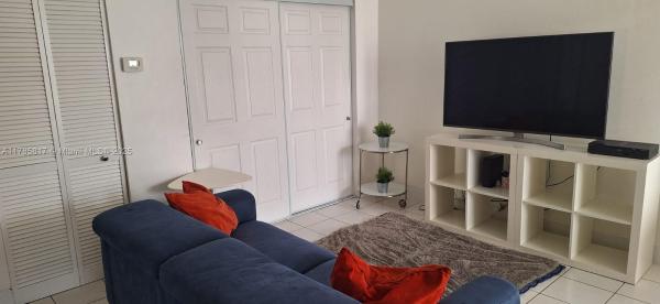 17011 N BAY RD #808, SUNNY ISLES BEACH, FL 33160