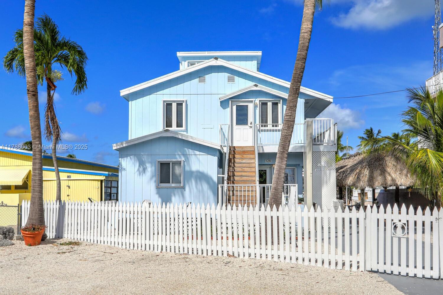 Single Family - фото