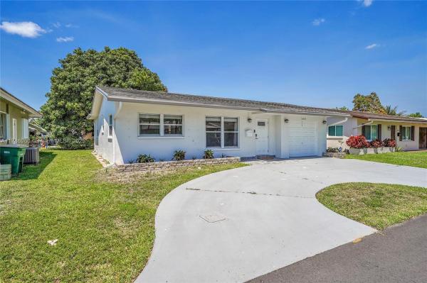 MAINLANDS OF TAMARAC LAKE