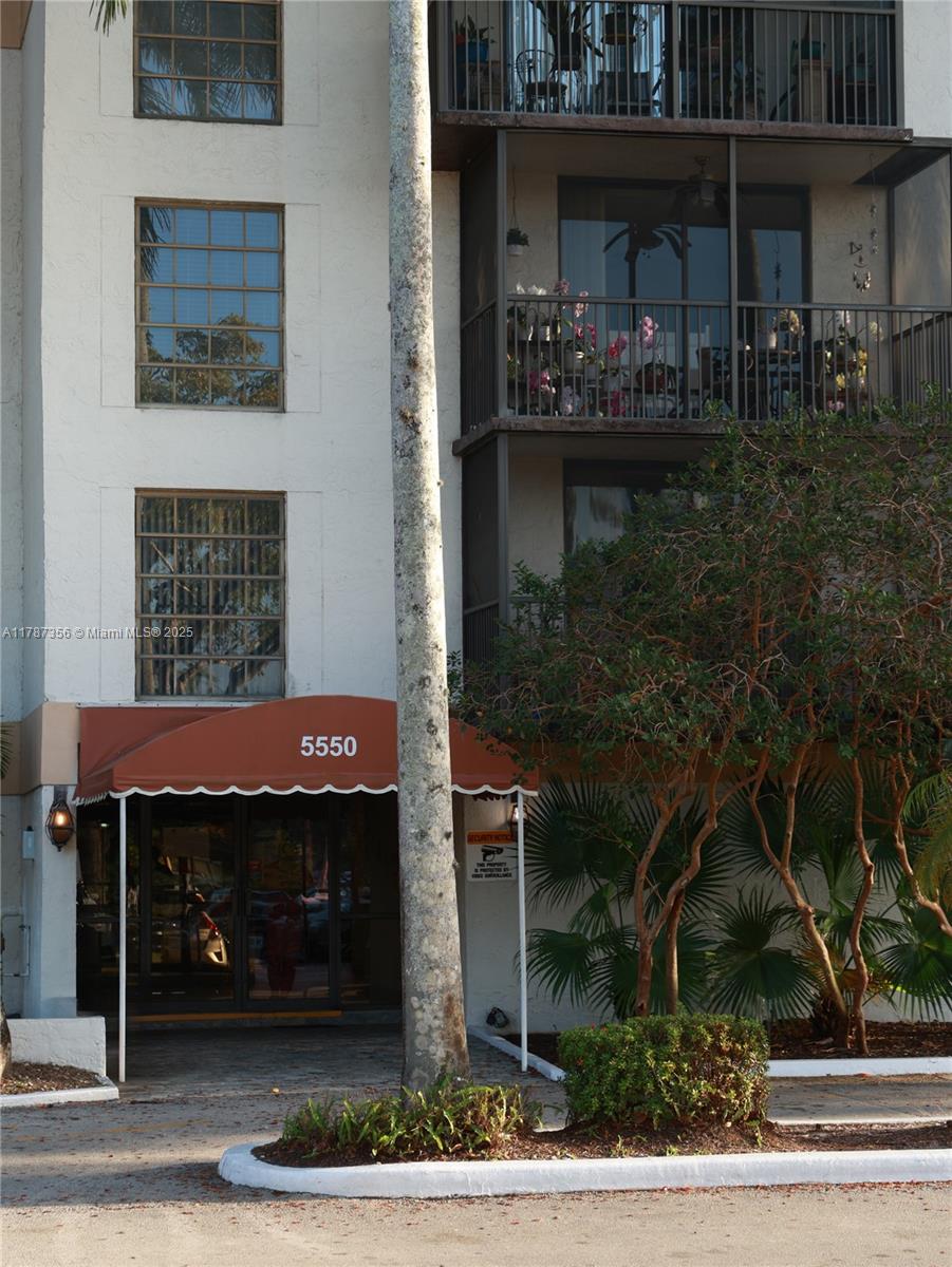 INVERWOOD CONDO - фото