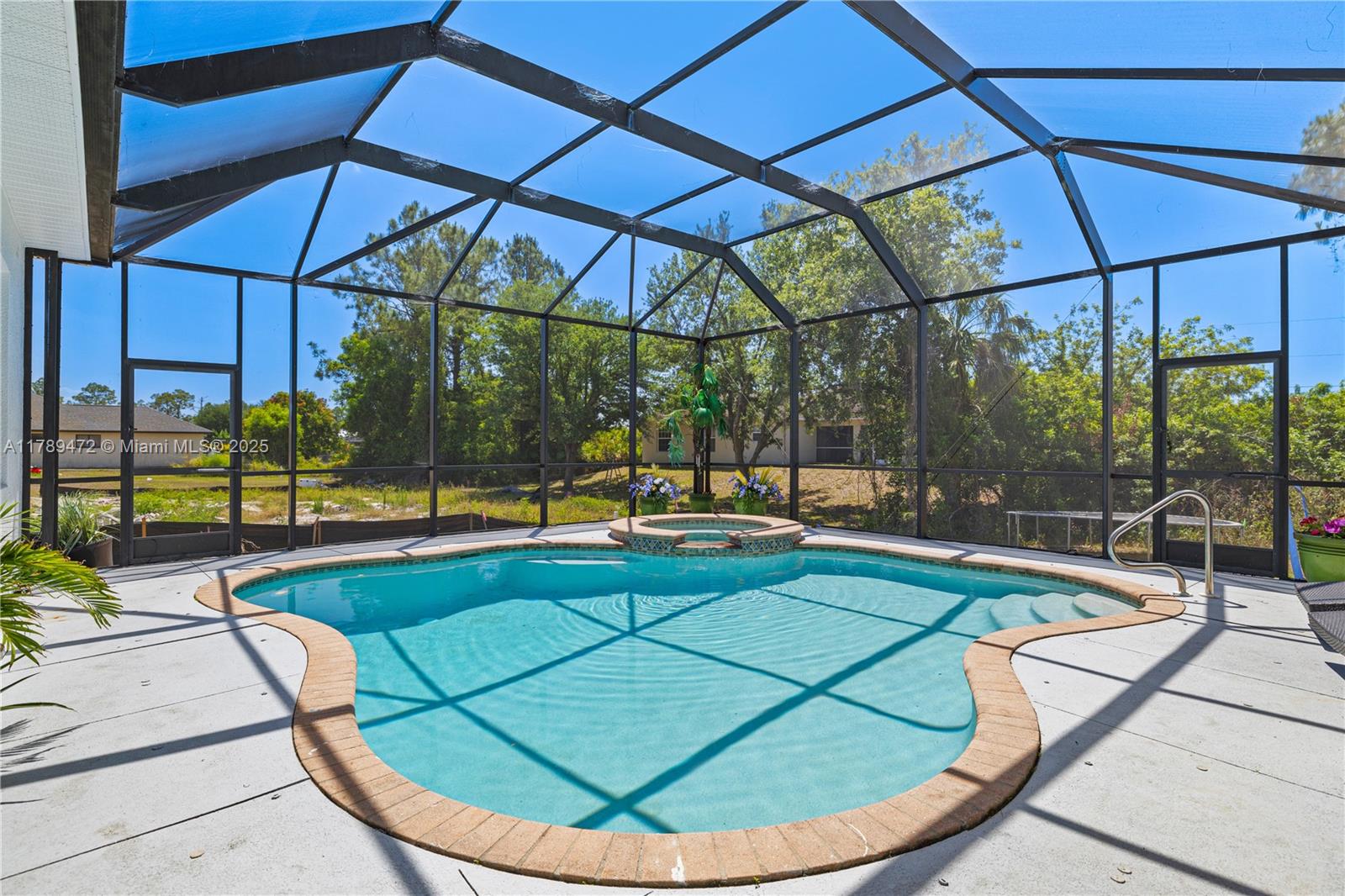 Single Family - фото