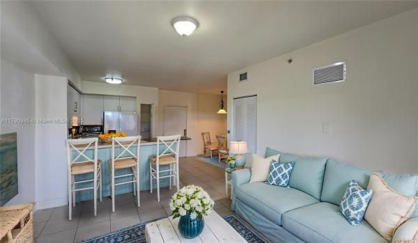 PARADISE POINTE CONDOMINI