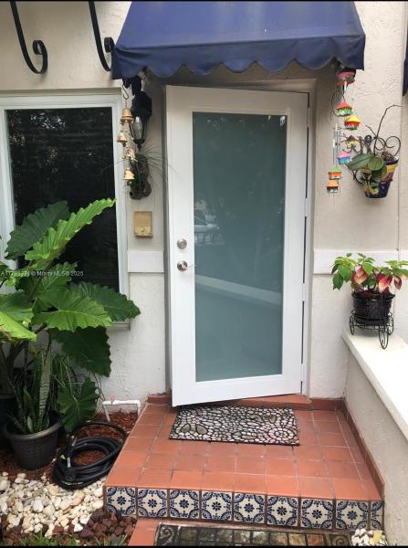 GARDEN APARTMENTS CONDO