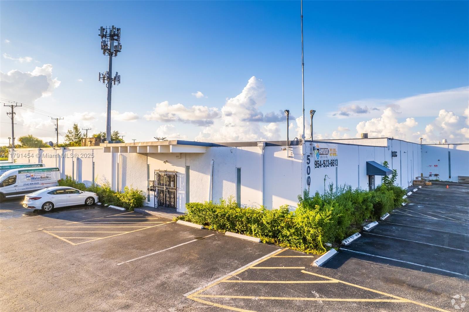 Commercial - фото