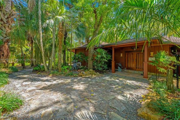 4.87 AC REDLAND ESTATE