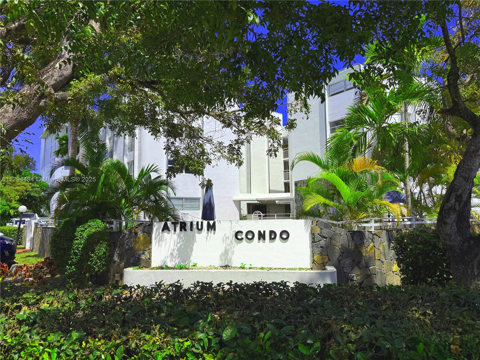ATRIUM CONDOMINIUM - фото