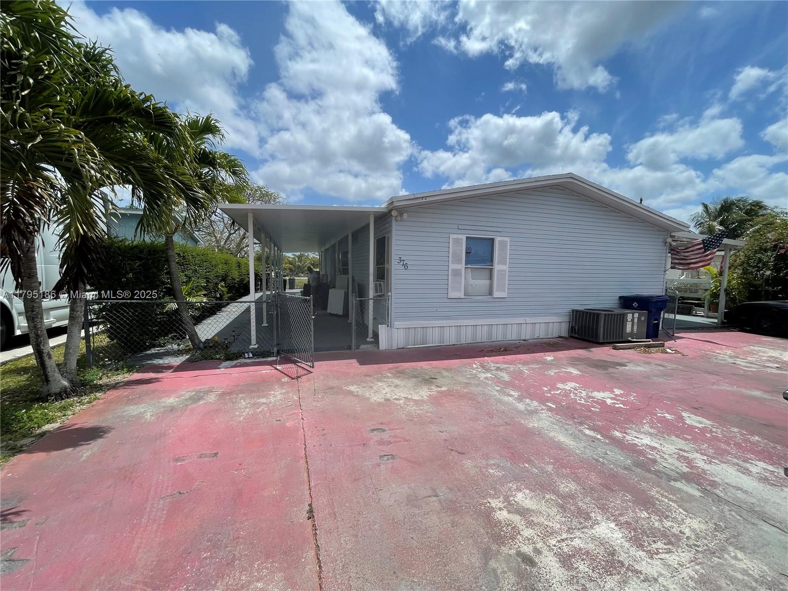 AMERICANA VILLAGE CONDO - фото