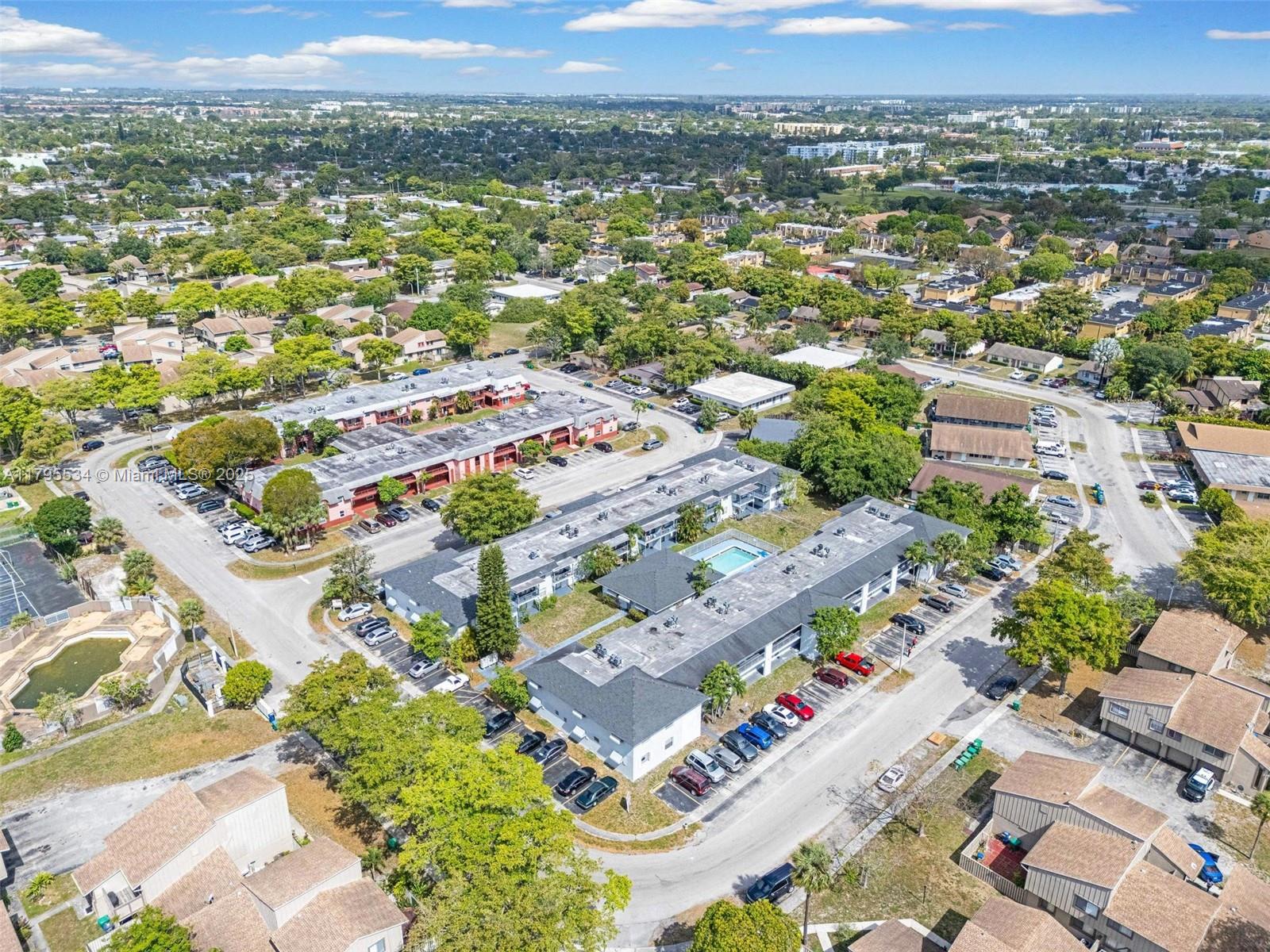 Enclave Hills Apartments - фото