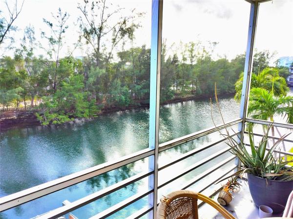 Eastern Shore White House