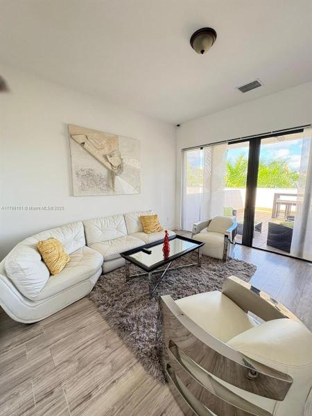 DOWNTOWN DORAL DUTCHER