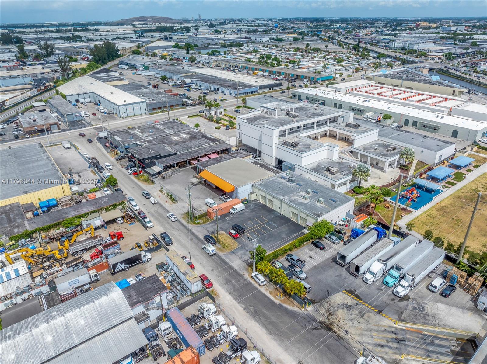 Commercial - фото