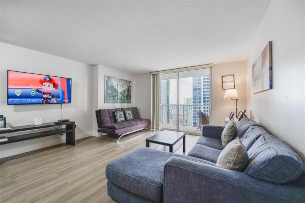 THE CLUB AT BRICKELL BAY