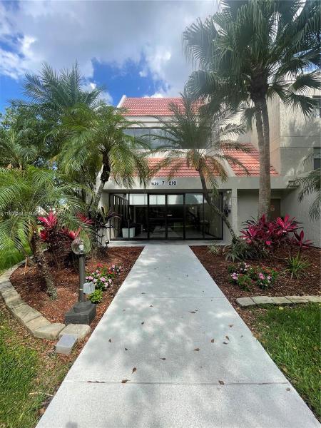 BUILDING SEVEN OF RACQUET