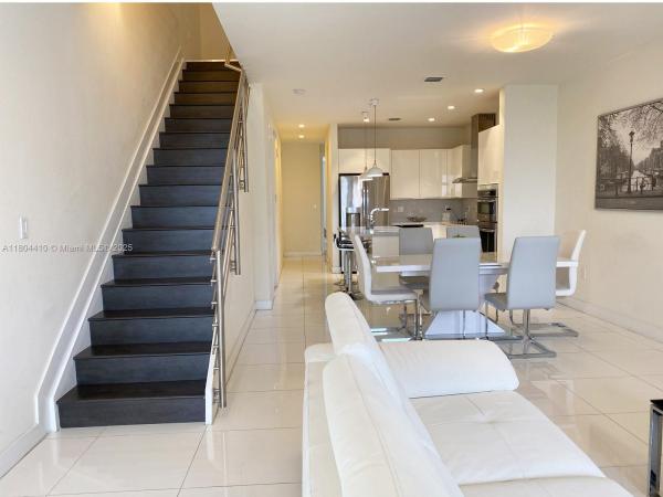 LANDMARK AT DORAL CONDO N