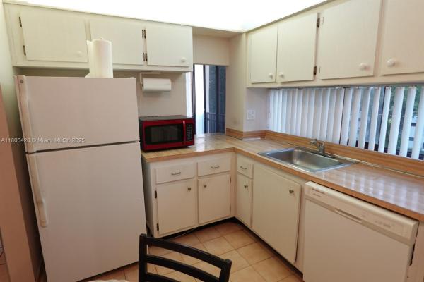 17011 N BAY RD #408, SUNNY ISLES BEACH, FL 33160
