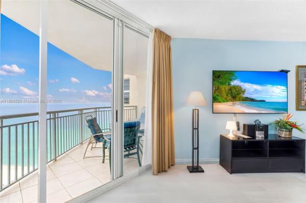 17375 COLLINS AVE #2207, SUNNY ISLES BEACH, FL 33160