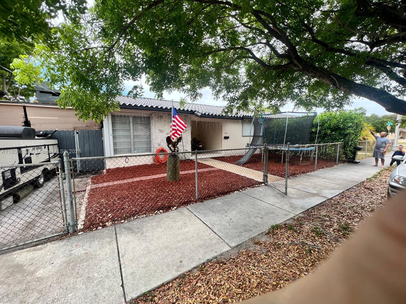 INDUSTRIAL CENTER - фото