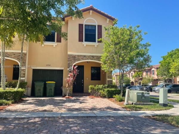 BAYWINDS OF GALAPAGOS FIR