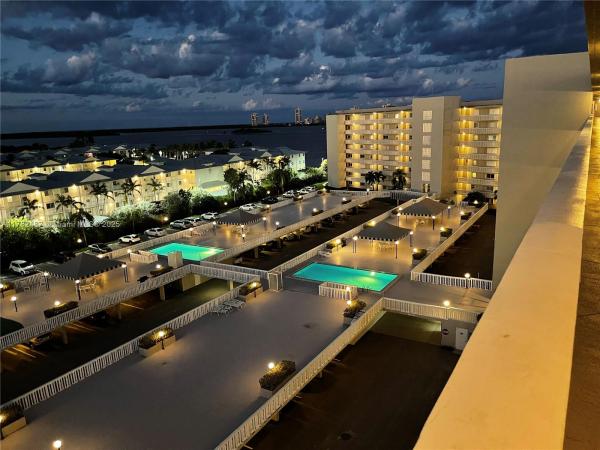 Lake Harbour Towers East