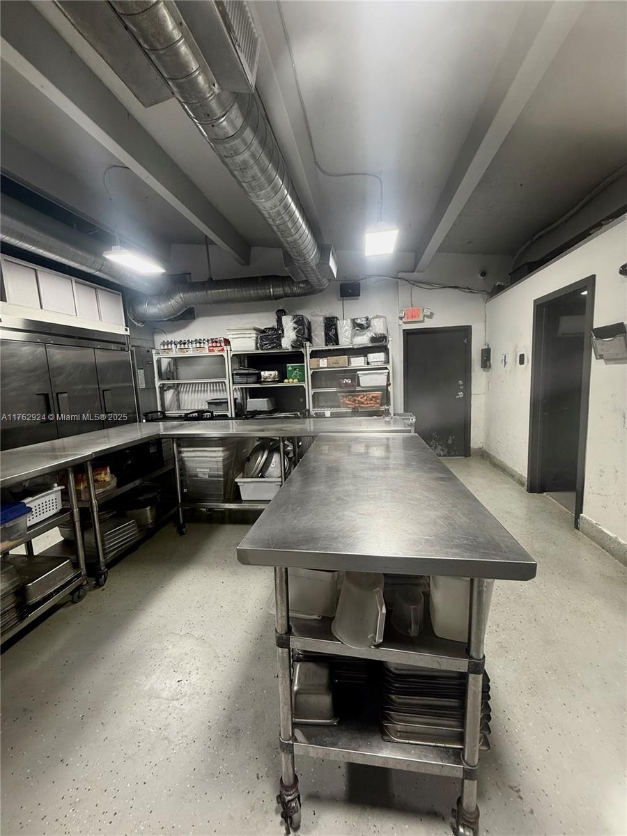 Commercial - фото