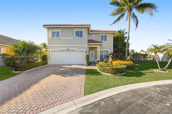 POD 5 AT MONARCH LAKES