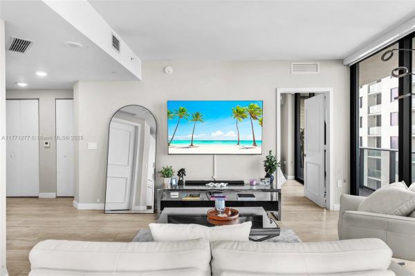 55 SW 9TH ST #3601, MIAMI, FL 33130