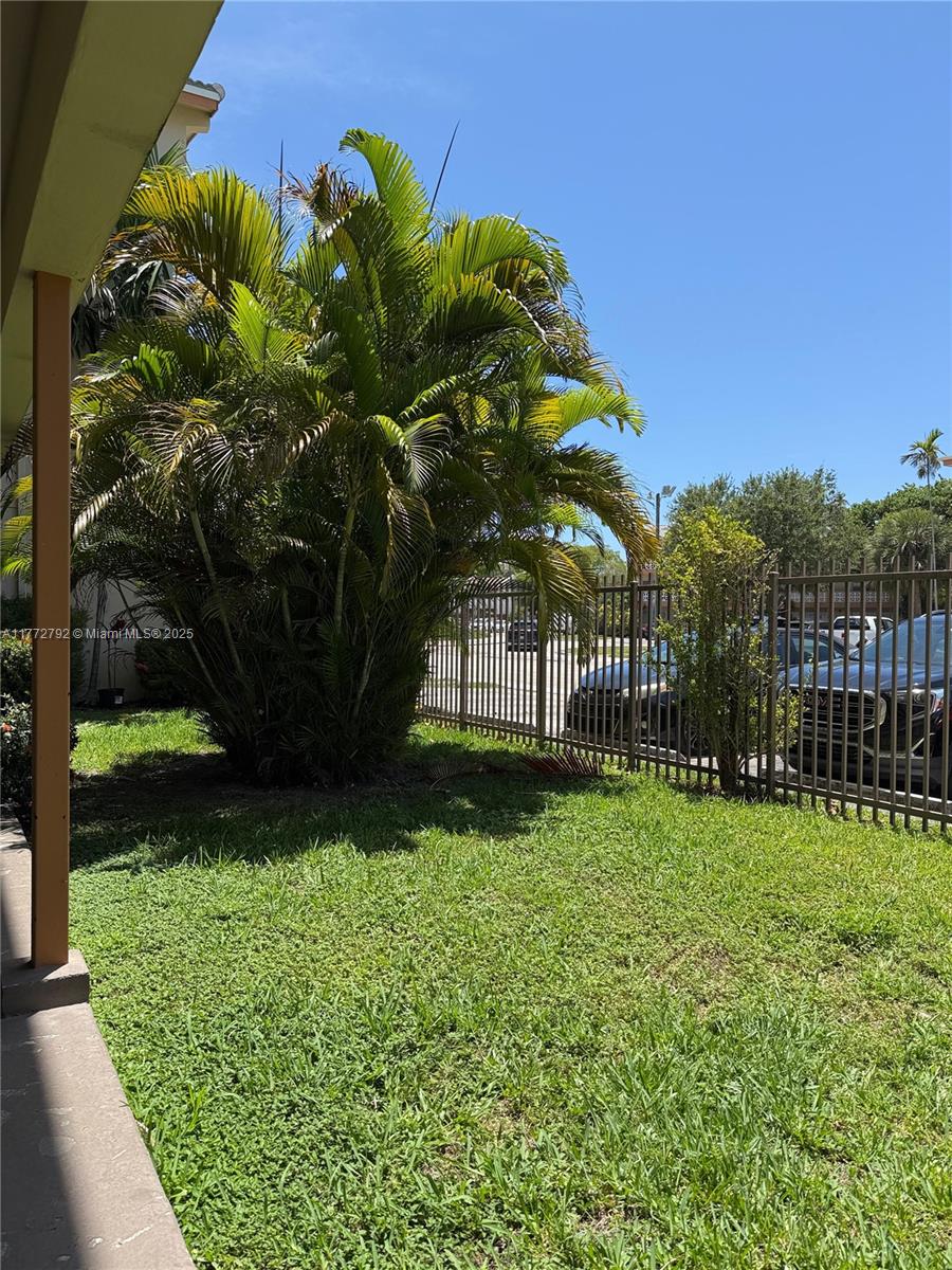 SUTTON HOUSE CONDO - фото