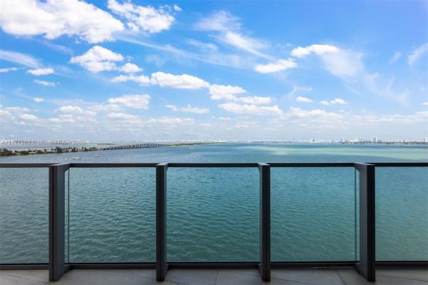 BISCAYNE BEACH CONDO