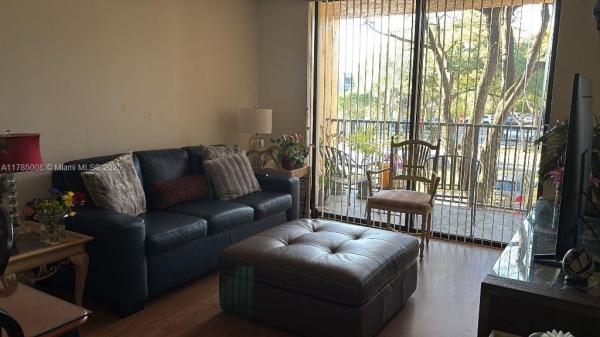 PROMENADE AT KENDALE LAKE