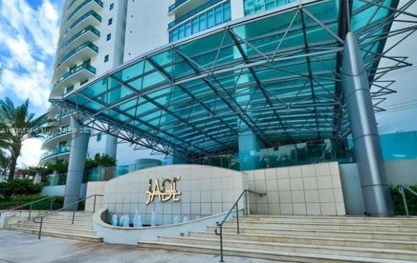 JADE RESIDENCES AT BRICKE