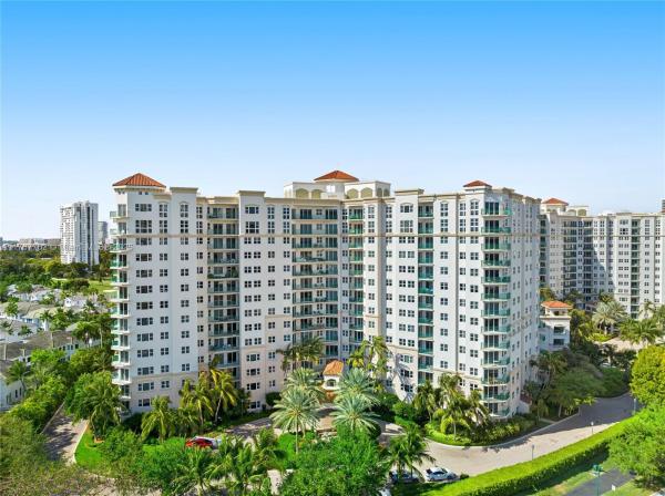 19900 E COUNTRY CLUB DR #310, AVENTURA, FL 33180