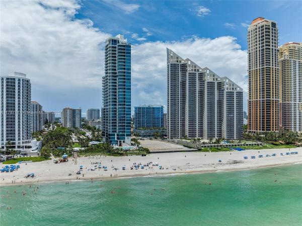 17550 COLLINS AVE #802, SUNNY ISLES BEACH, FL 33160