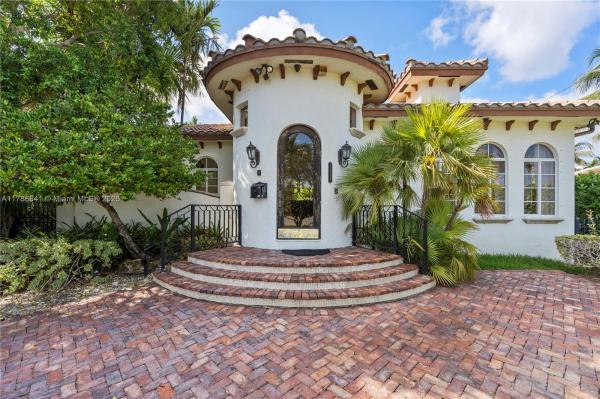 HOLLYWOOD LAKES SECTION