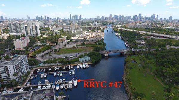 RIVER RUN YACHT CLUB COND