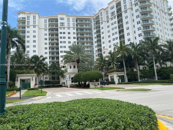 19900 E COUNTRY CLUB DR #310, AVENTURA, FL 33180