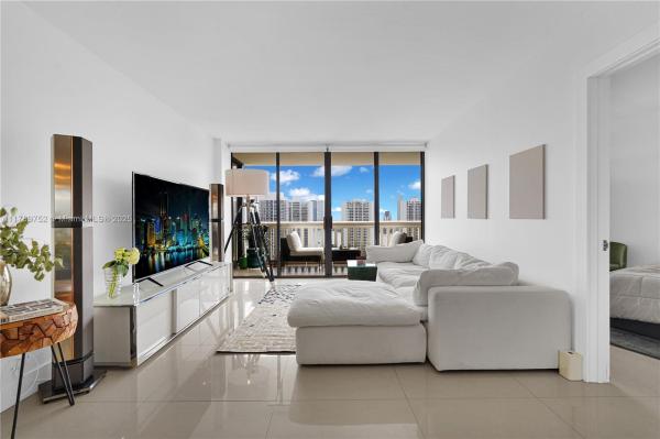 1000 Williams Island