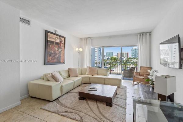 500 BAYVIEW DR #527, SUNNY ISLES BEACH, FL 33160