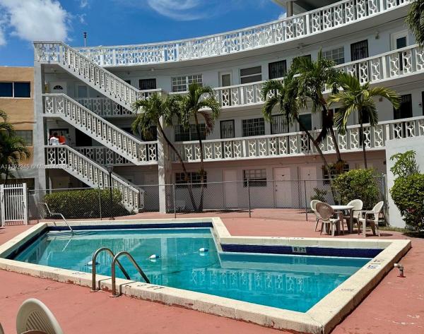 CAROLYNN TOWNHOUSE CONDO