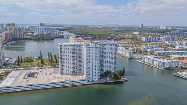 301 174TH ST #401, SUNNY ISLES BEACH, FL 33160