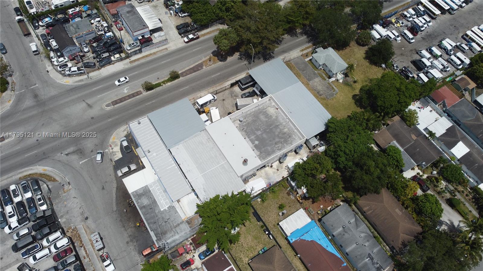 Commercial - фото