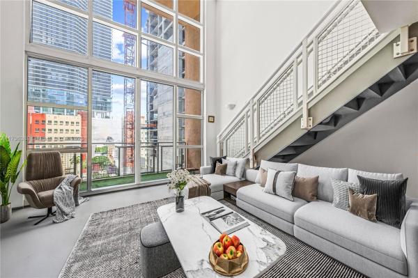 244 BISCAYNE BLVD #645, MIAMI, FL 33132