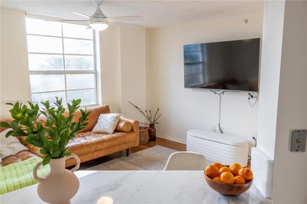 LAS OLAS BY THE RIVER CON