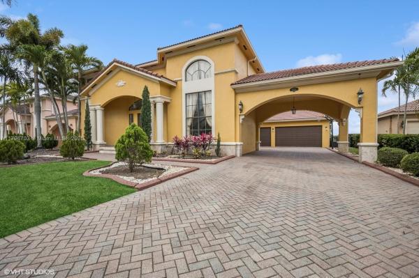 HARBOUR LAKES ESTATES