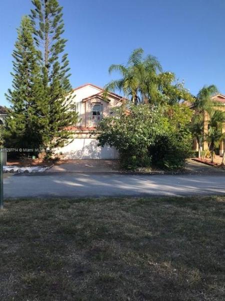 LAKESIDE AT THE HAMMOCKS