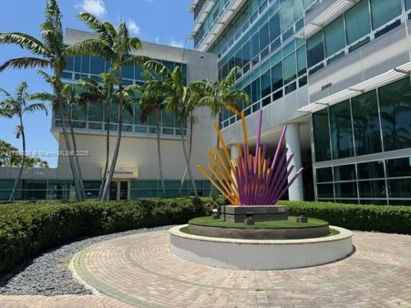 ONE AVENTURA EXECUTIVE CENTER