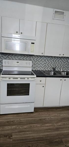 EASTERN SHORES WHITE HOUS